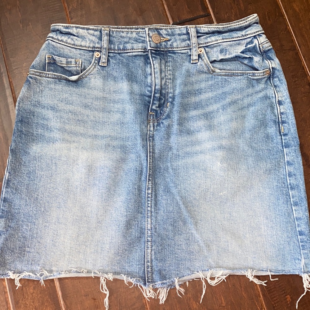 Jean mini skirt with unfinished Hem